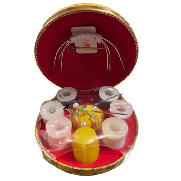 Vintage Small Sewing Kit - Picture 1 of 6